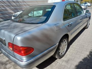 Mercedes E 240 - 8