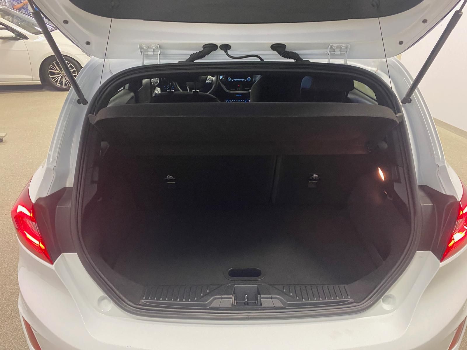 Fahrzeugabbildung Ford Fiesta 1.0 EcoBoost KAT ST-Line APP+KLIMA+RFK+PD