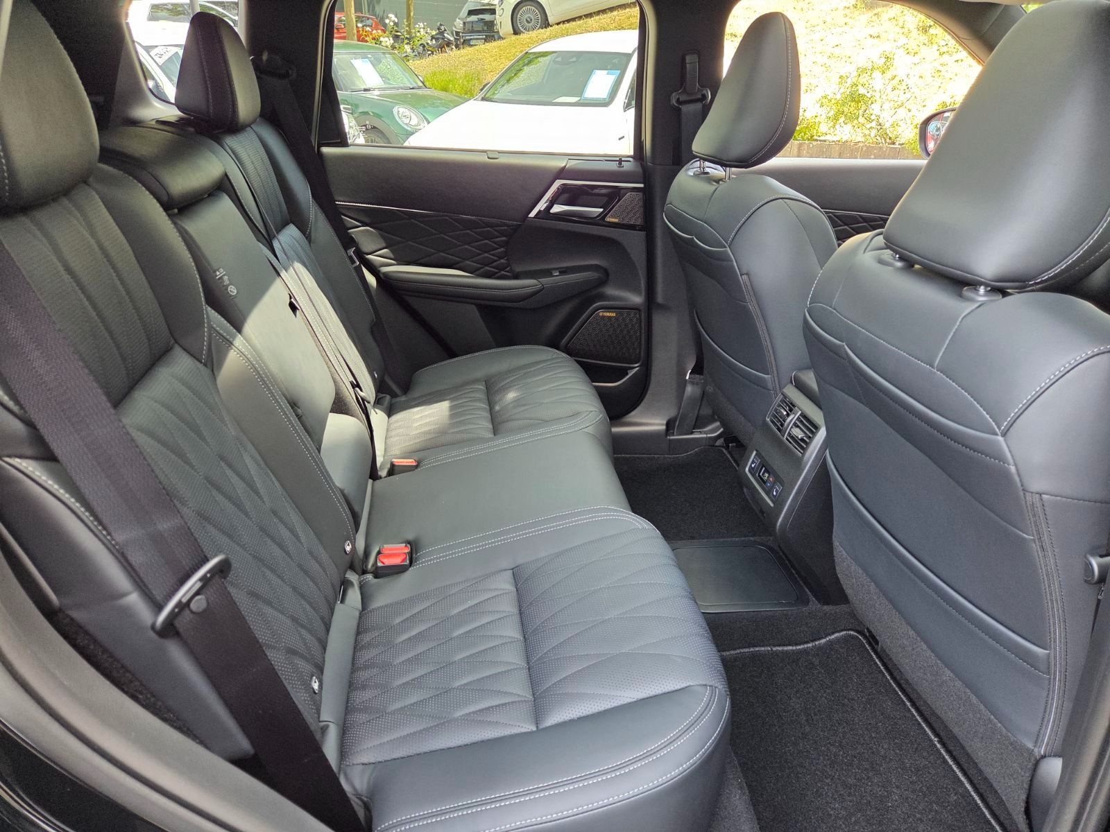 Mitsubishi Outlander - Bild 14