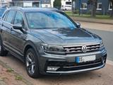 Volkswagen Tiguan 2.0 TDI SCR 140kW DSG 4M. R-Line/Highline - VW Tiguan Gebrauchtwagen in Braunschweig