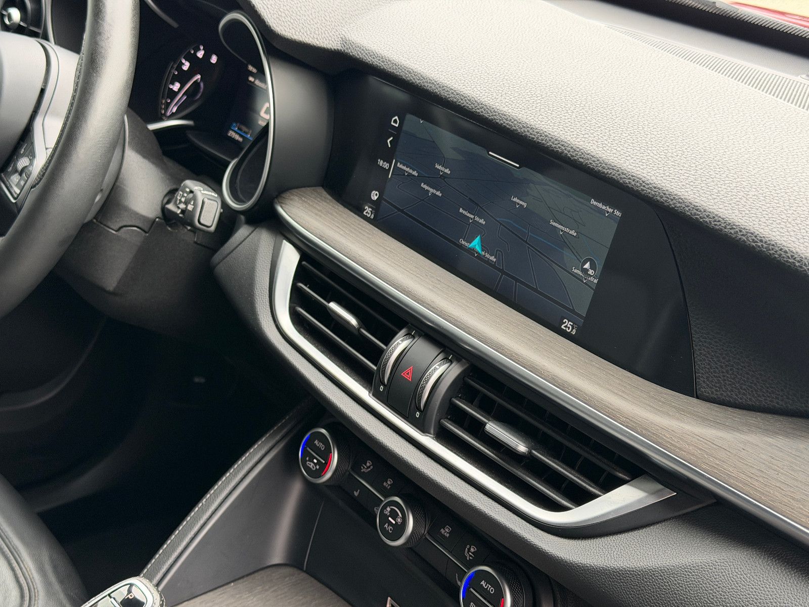 Fahrzeugabbildung Alfa Romeo Stelvio Ti Q4/MEMORY/ACC/NAVI/KAMERA/SHZ/KLIMA