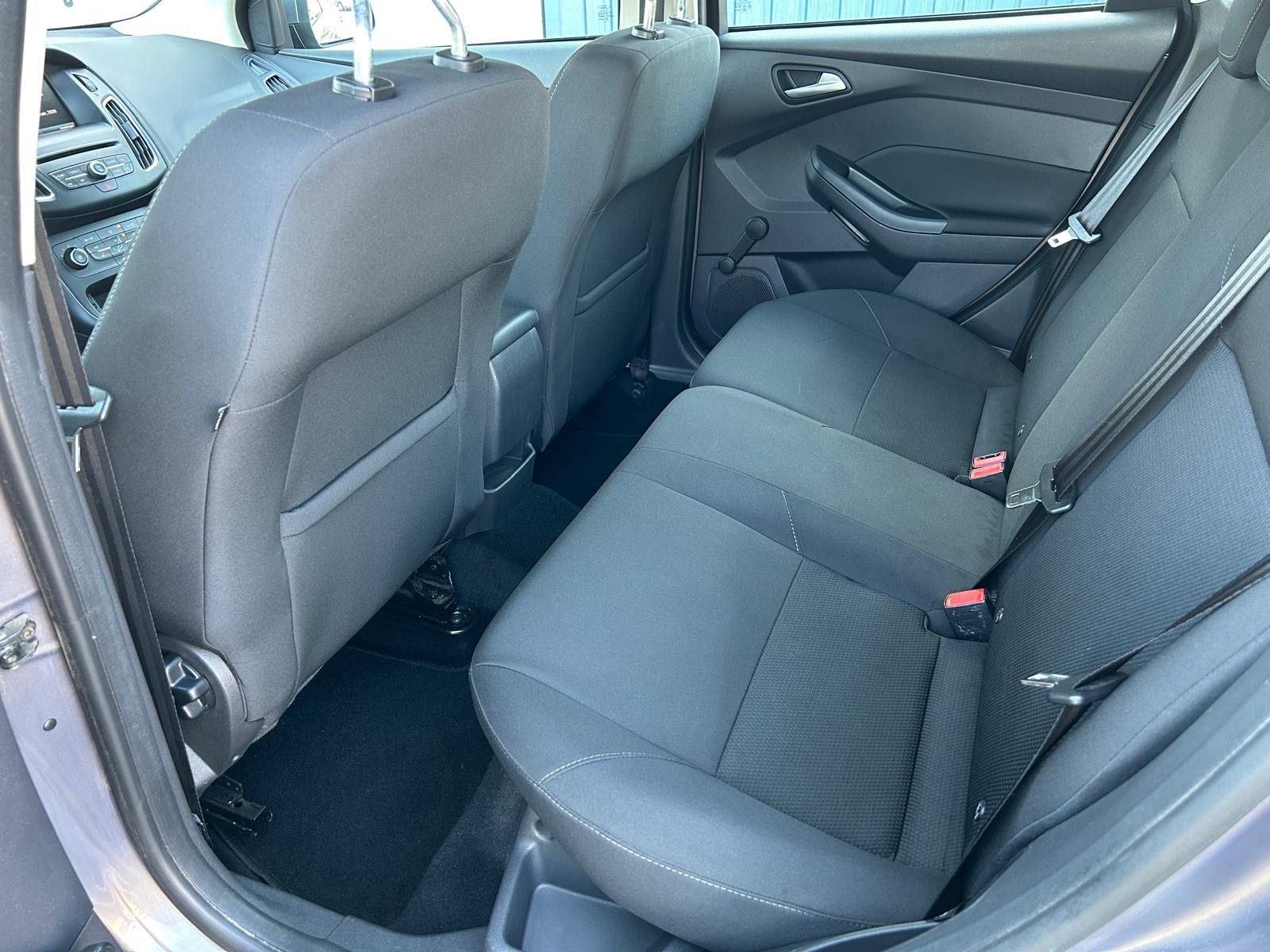 Fahrzeugabbildung Ford Focus Lim.°Navi°PDC°Alu°Tüv Neu°