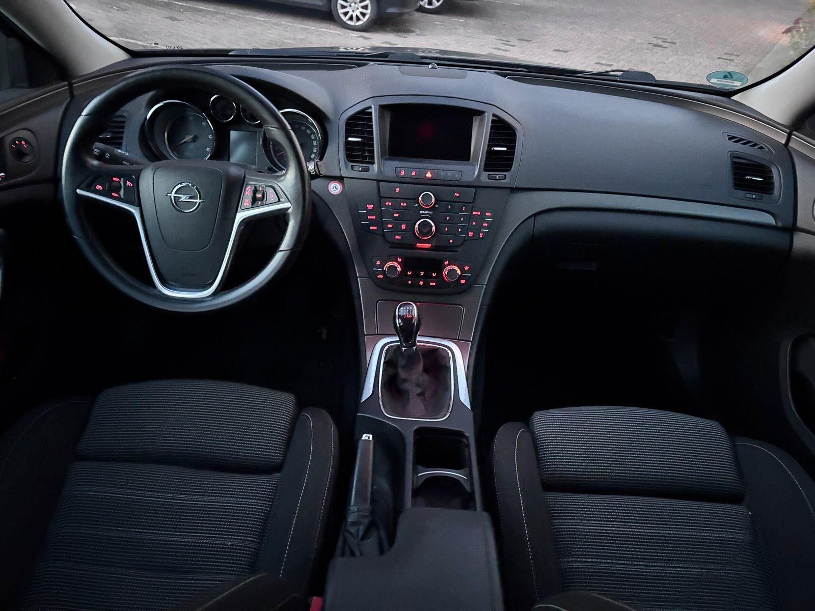 Opel Insignia 2011 — photo 8