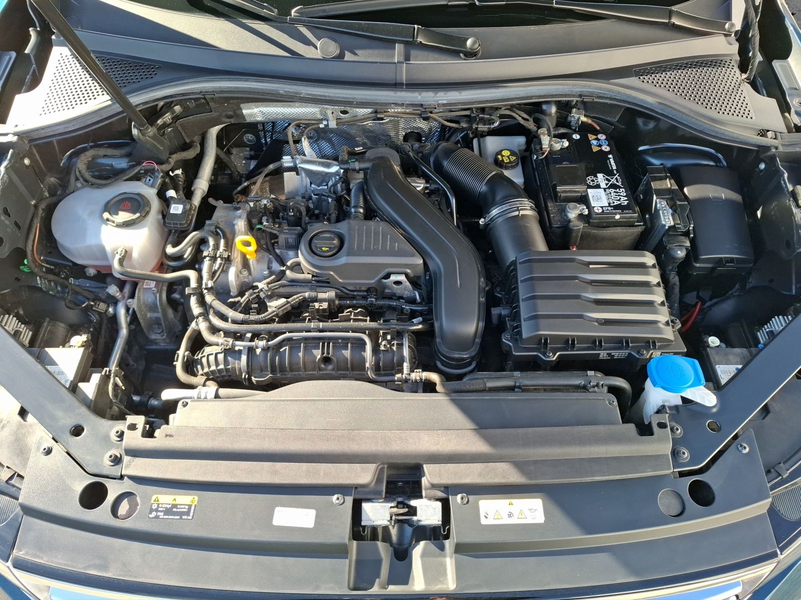 Fahrzeugabbildung Volkswagen Tiguan TSI R-line DSG Matrix Navi AID ACC 360° P