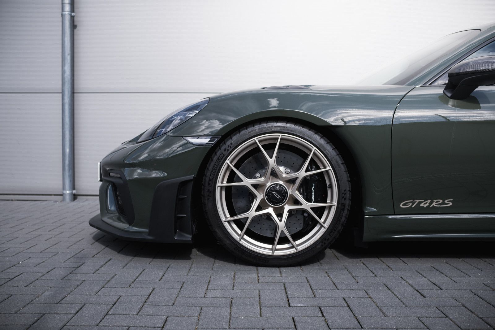 Fahrzeugabbildung Porsche 718 GT4 RS-PTS-Sonderwunsch-Weissach-Lift