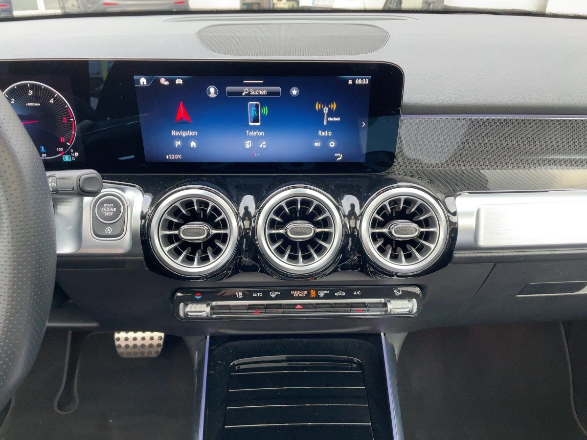 Fahrzeugabbildung Mercedes-Benz GLB 200 d AMG/Night/Pano/360°/AHK