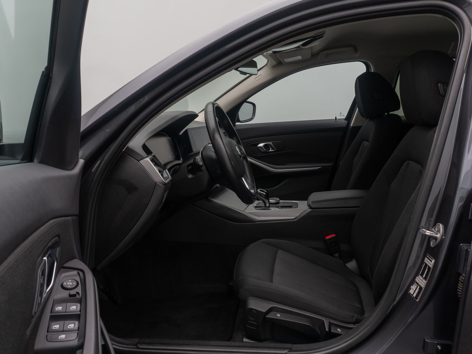 Fahrzeugabbildung BMW 318i GeschwindigReg DAB Alarm PDC LED CockpitPro