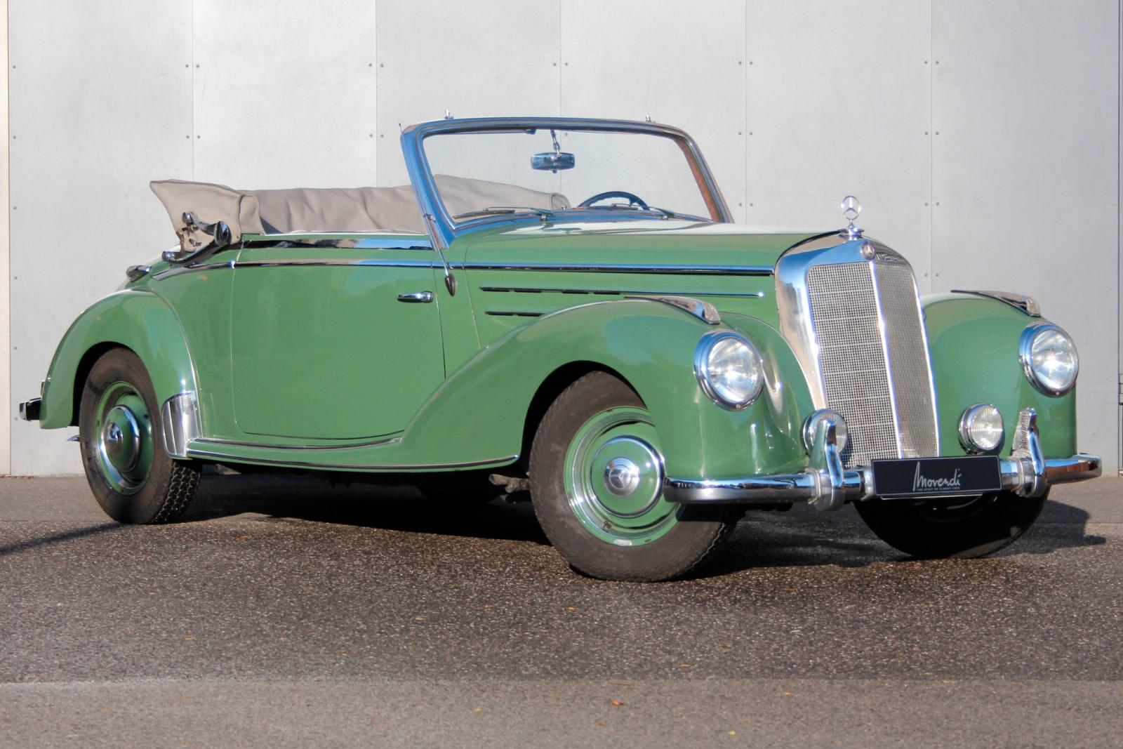 Mercedes-Benz 220 A W 187, gewölbte Frontscheibe+Amaturenbrett