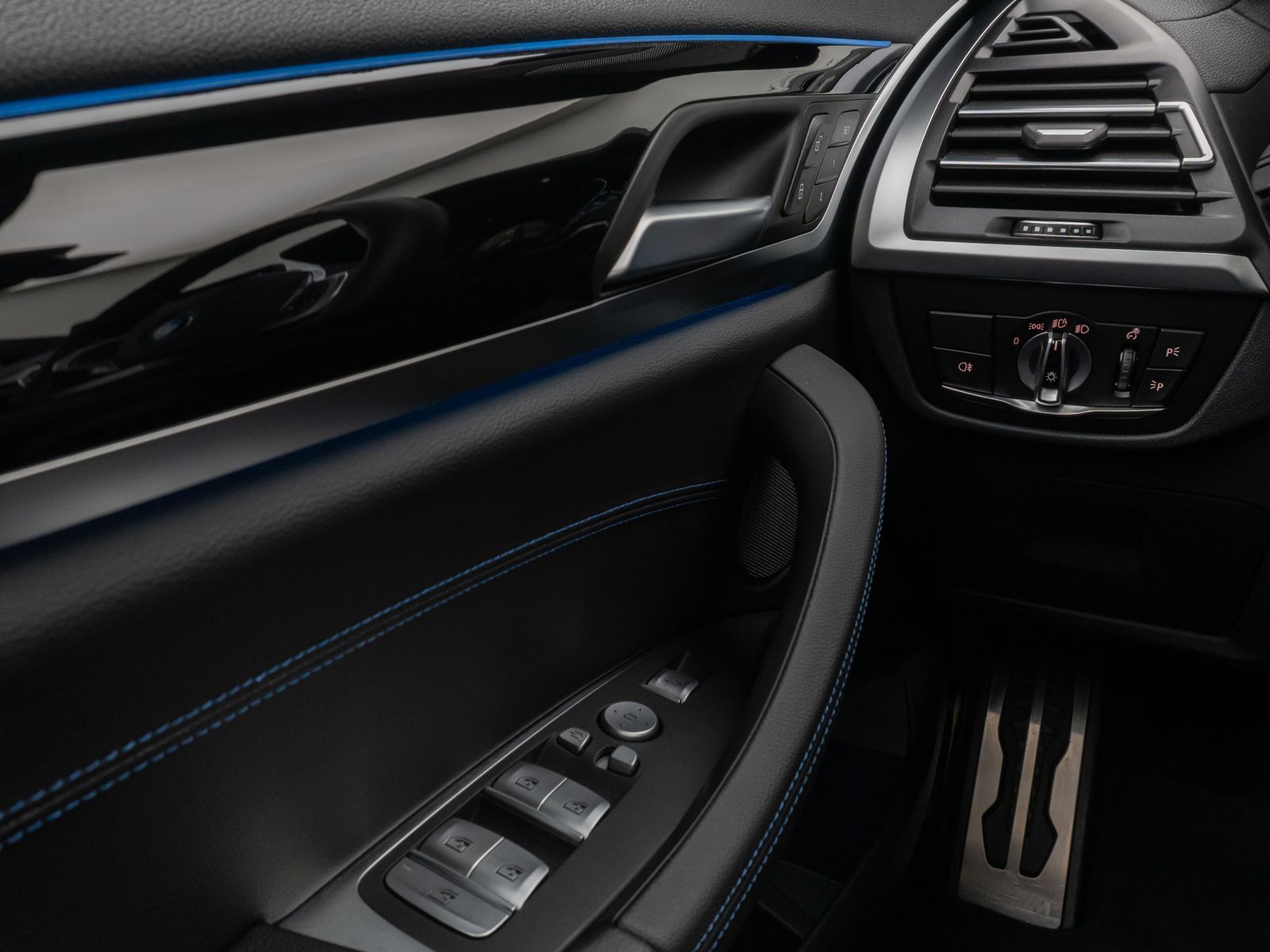 Fahrzeugabbildung BMW iX3 Impressive M Sport Panorama 360°HUD DAB H/K