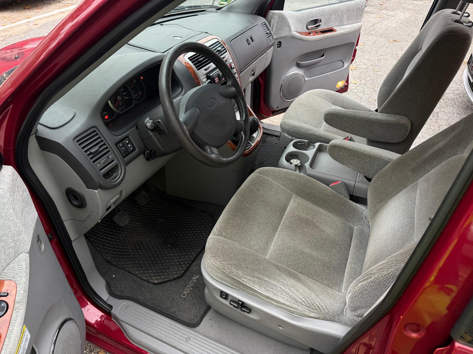 Kia Carnival 2006 — photo 14