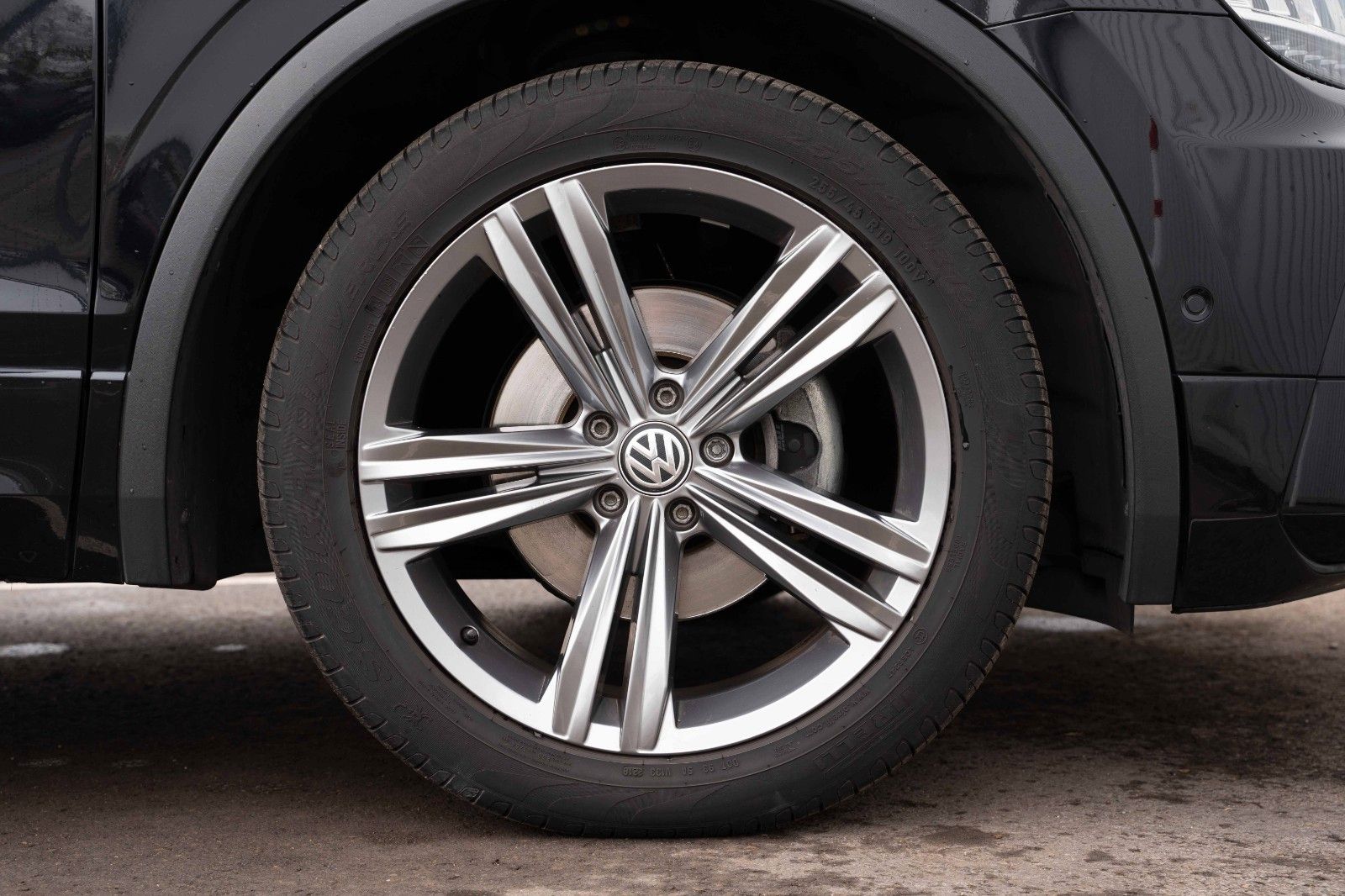Fahrzeugabbildung Volkswagen TIGUAN R-LINE 2.0 TDI DSG LED KAM LANE TEMP ACC