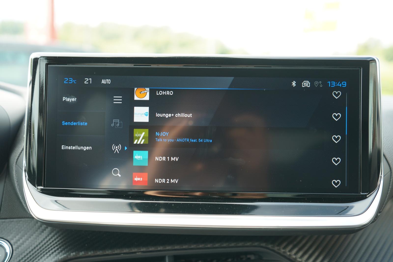 Peugeot 2008 PureTech 145 Aut. LED ACC Navi