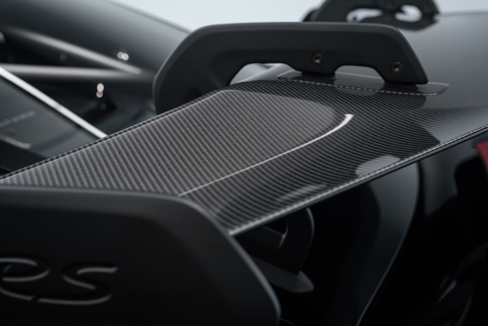 Fahrzeugabbildung Porsche 718 Cayman GT4 RS WEISSACH/PCCB/LIFT/CARBON