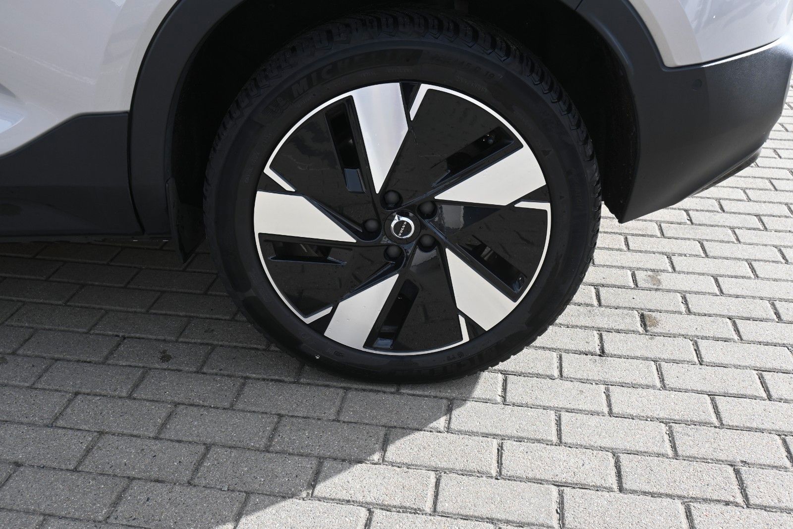 Fahrzeugabbildung Volvo XC40 BEV Ultimate Extend.Range*PANO*RW 565KM*