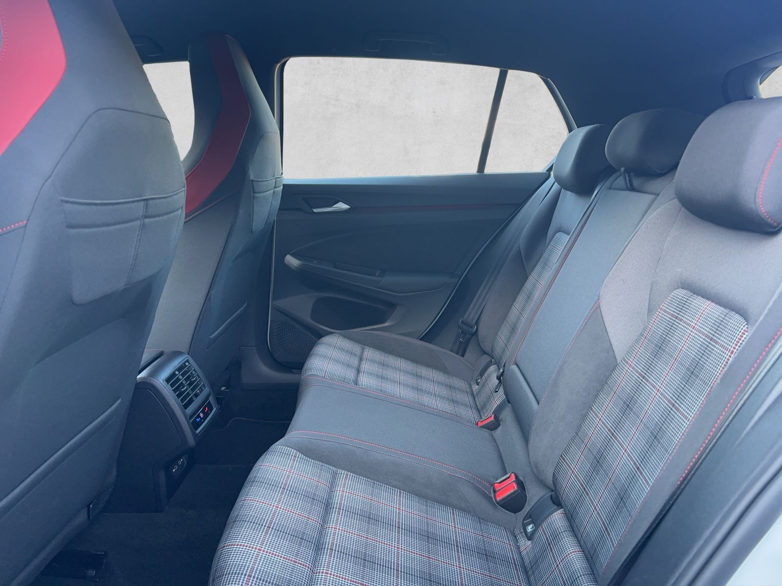 Golf VIII GTI 2.0 TSI DSG LED*CarPlay*Klima