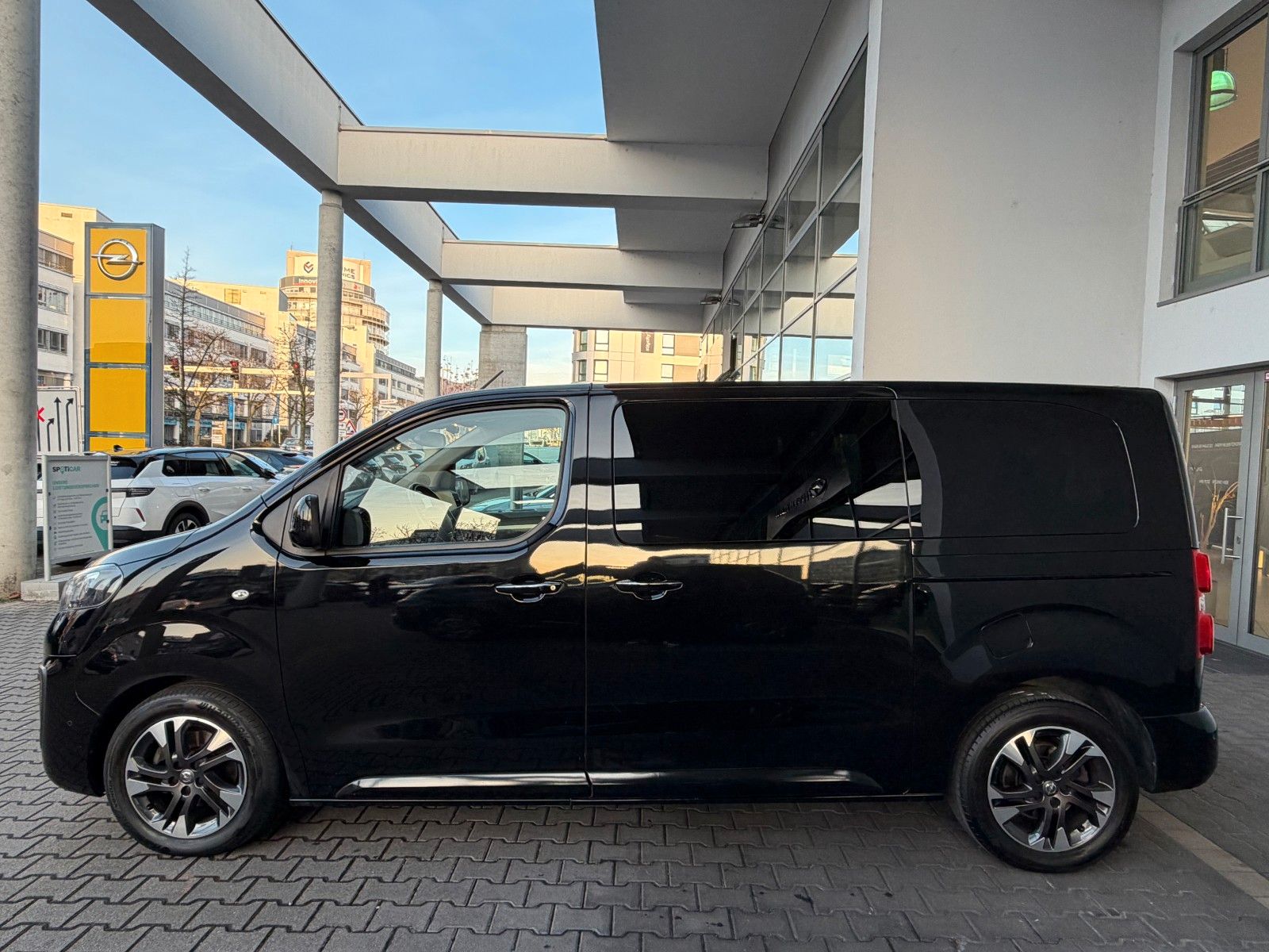 Fahrzeugabbildung Opel Zafira Life Elegance M AHK/Standheizung/8-Sitze!