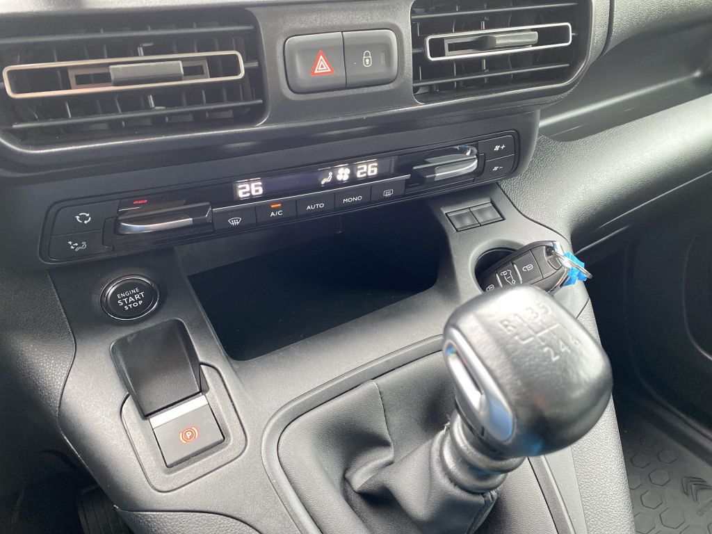 Fahrzeugabbildung Citroën Berlingo M PT 110 FEEL *Keyless*Farb-Touch*PDC*