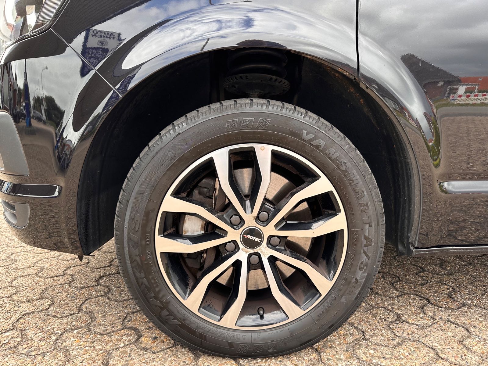 Fahrzeugabbildung Volkswagen T6 Multivan 2.0 TDI 4Motion DSG AHK/Navi/APP