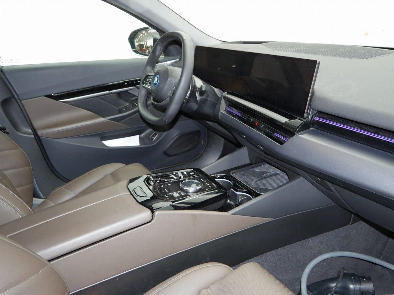 BMW 530e xDr Limo LivProf DAProf 360° KomfSi B/W