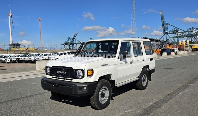 Toyota Land Cruiser 76 Station Wagon HZJ 76-EXPORT OUT 