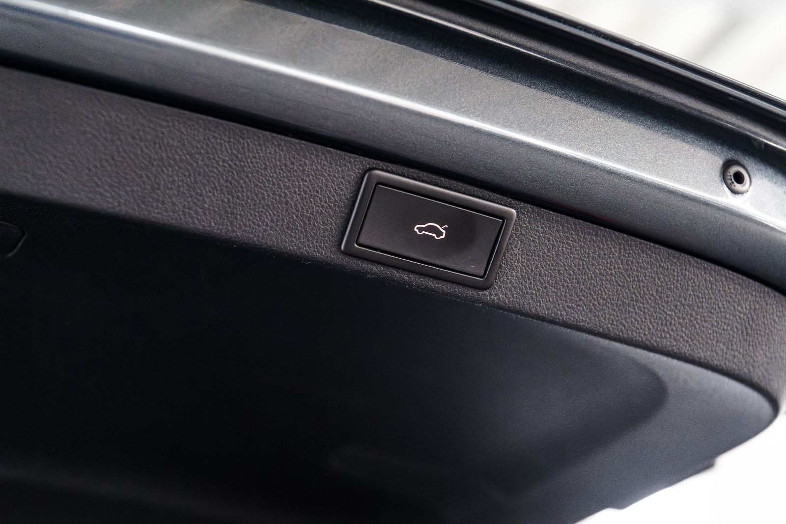 Fahrzeugabbildung SKODA Octavia 2.0 TSI DSG RS COMBI NAVI/ACC/AHK/SZH