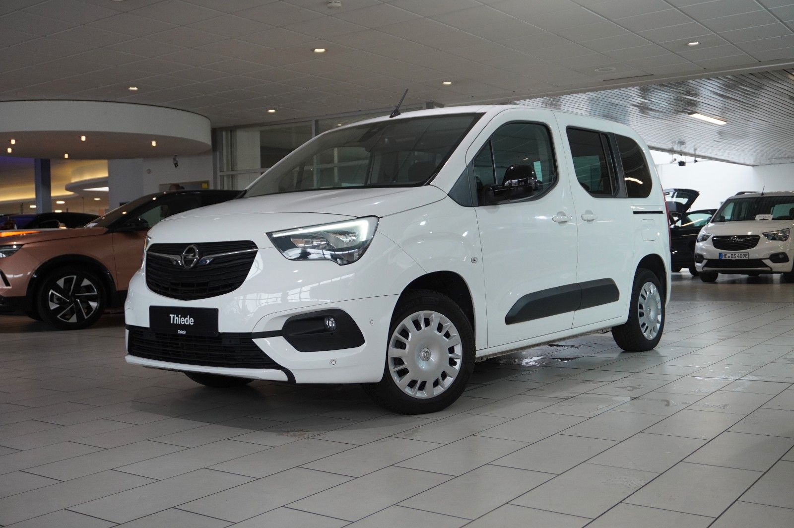 Fahrzeugabbildung Opel Combo-e LIFE ELEGANCE 11KW NAVI/KAMERA/VIRT./DAB