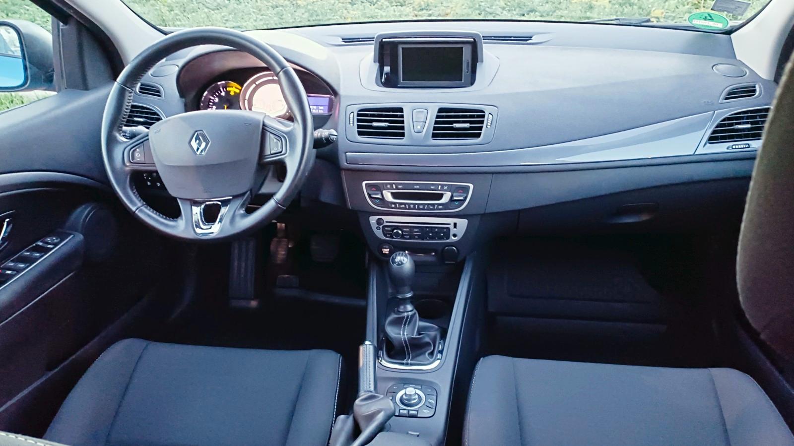 Renault Megane 2015 — фото 11