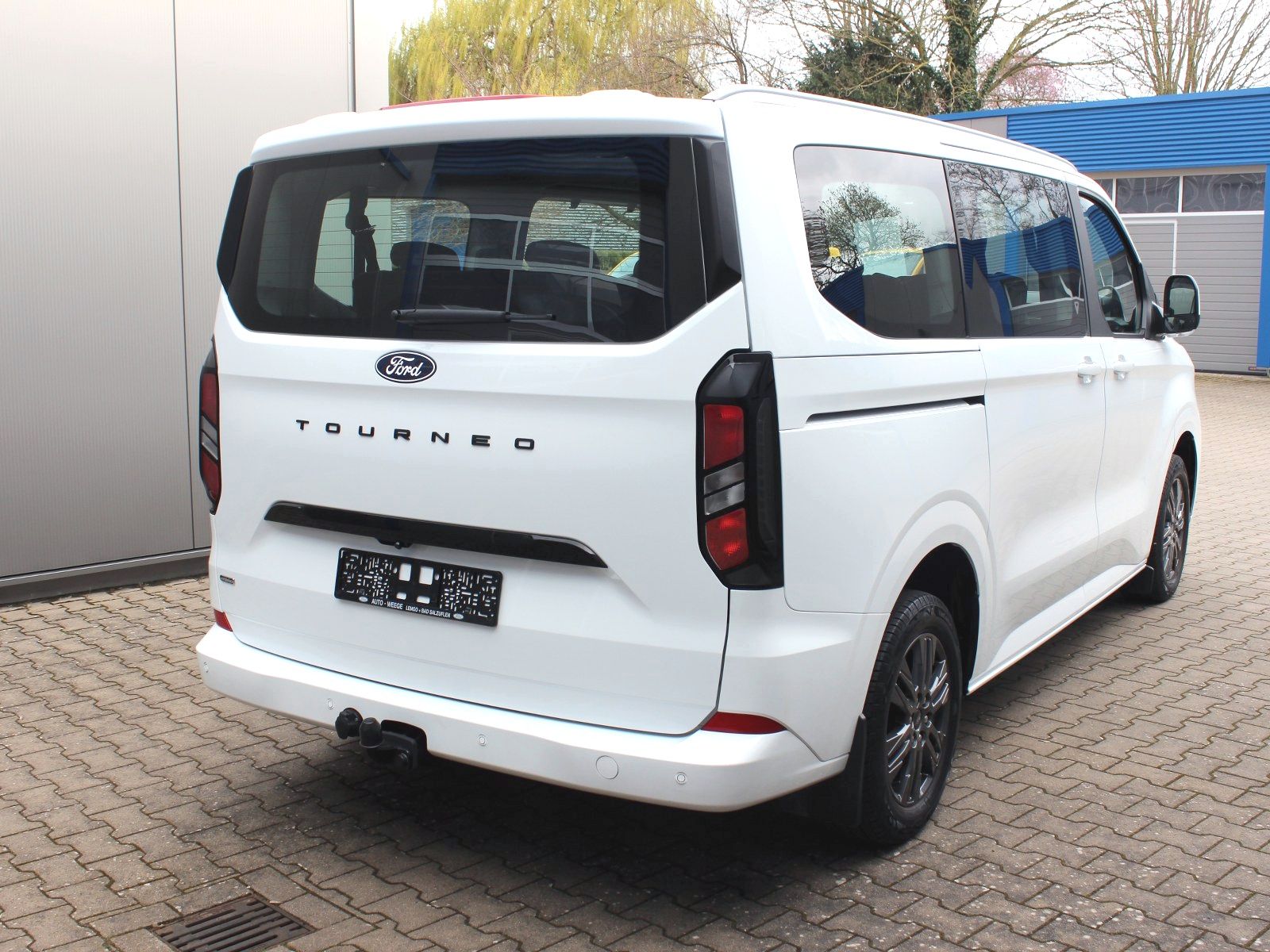 Fahrzeugabbildung Ford Tourneo Custom Plug-in Hybrid 340 L1 Titanium