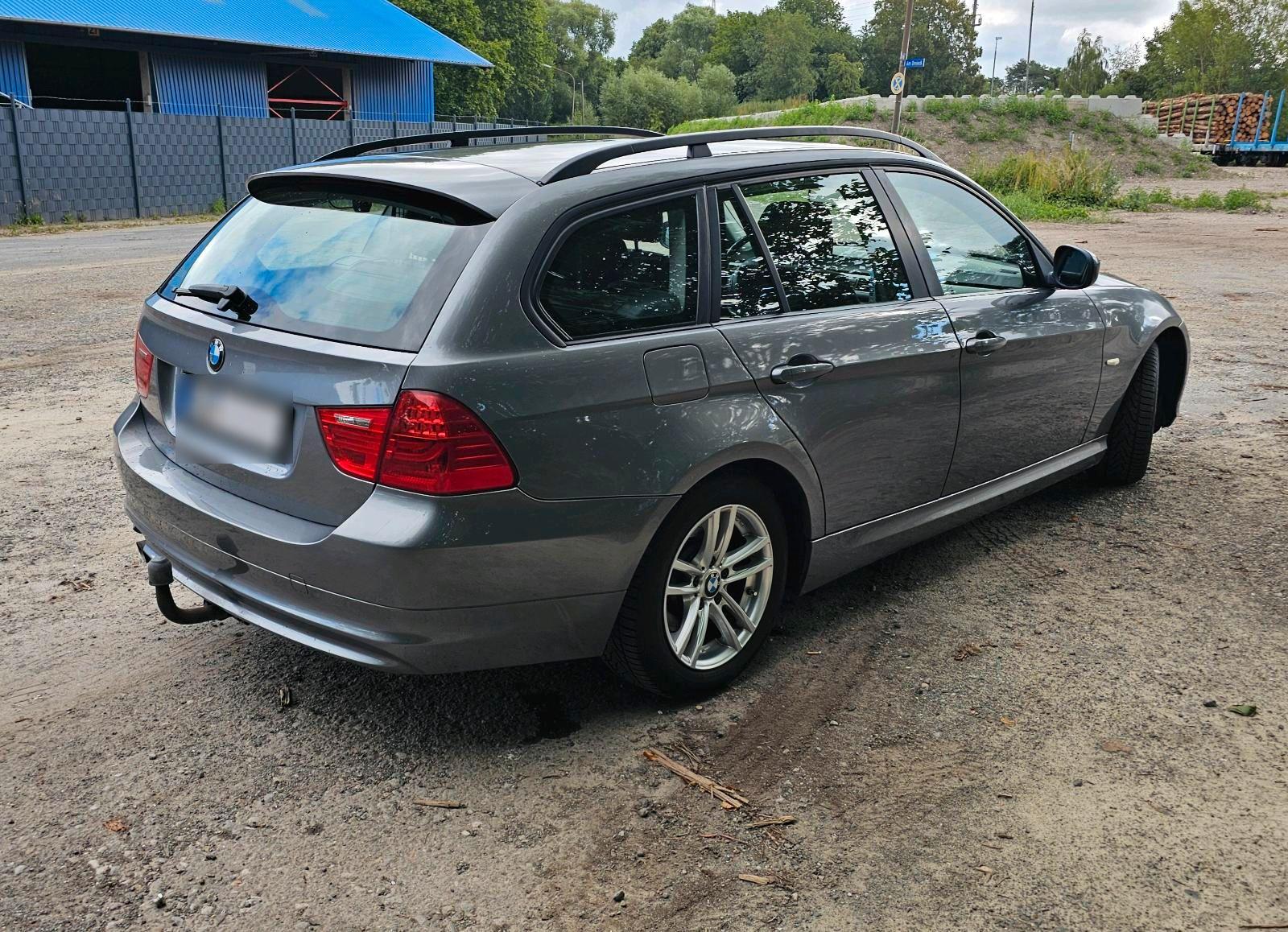 BMW 318 2009 — photo 5