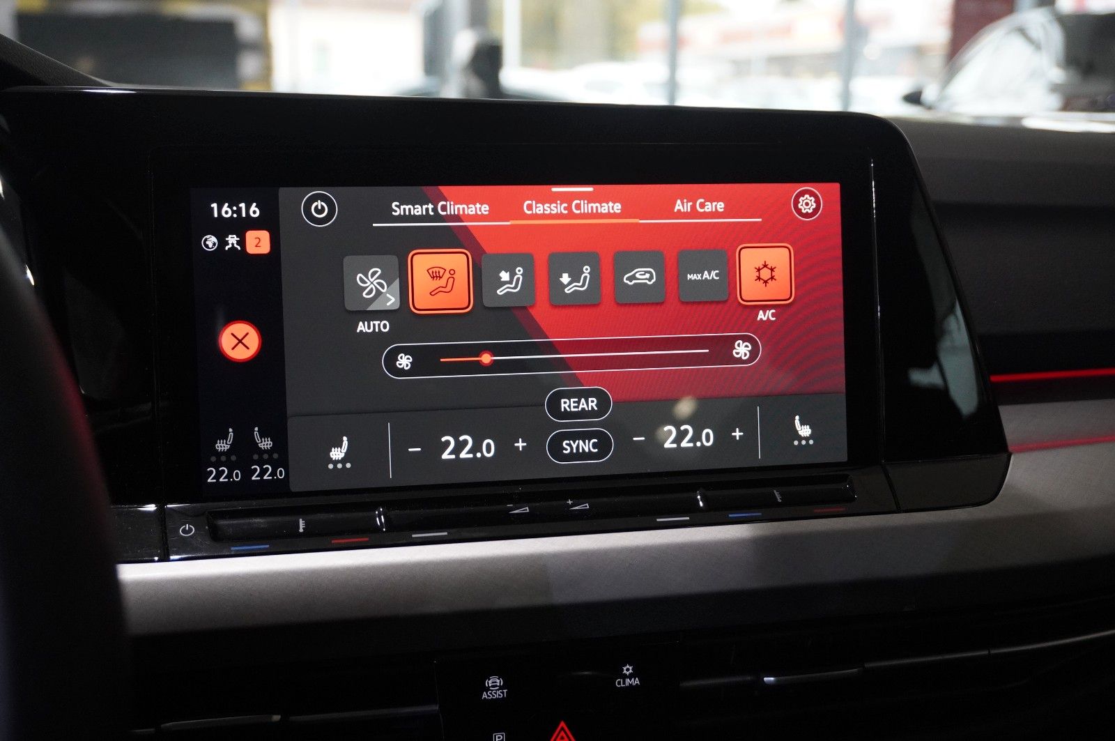 Fahrzeugabbildung Volkswagen Golf VIII Lim. 2.0 TDI LIFE NAVI/LED/VIRT./DAB+