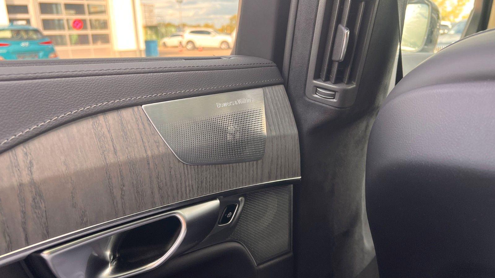 Fahrzeugabbildung Volvo XC90 B5D AWD Ultimate Bright HUD*MASS*B&W*LUFT*