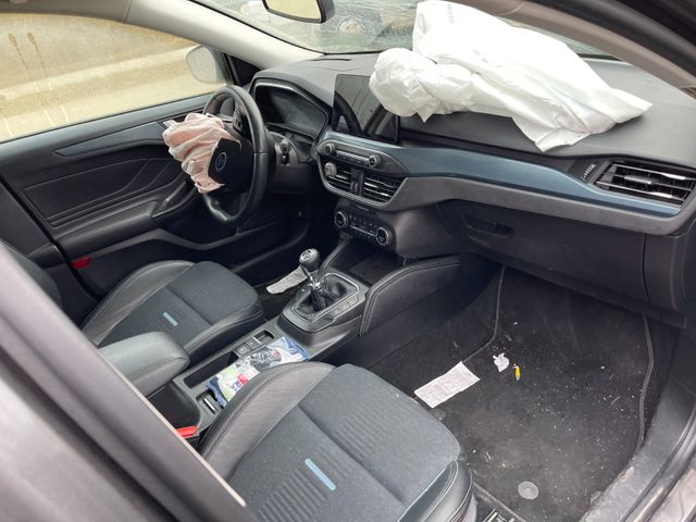 Ford Focus Turnier Active *PANO*NAVI*CARPLAY*TEMP*LED