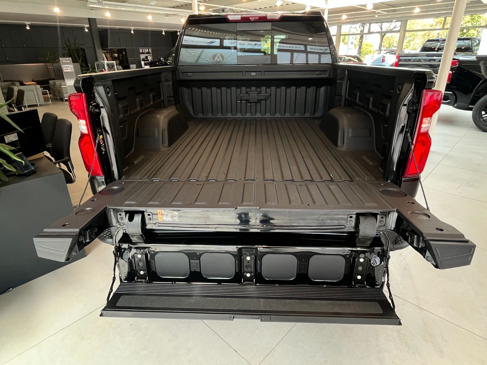 Fahrzeugabbildung Chevrolet Silverado 6.2 V8 High Country Midnight*LPG*360°