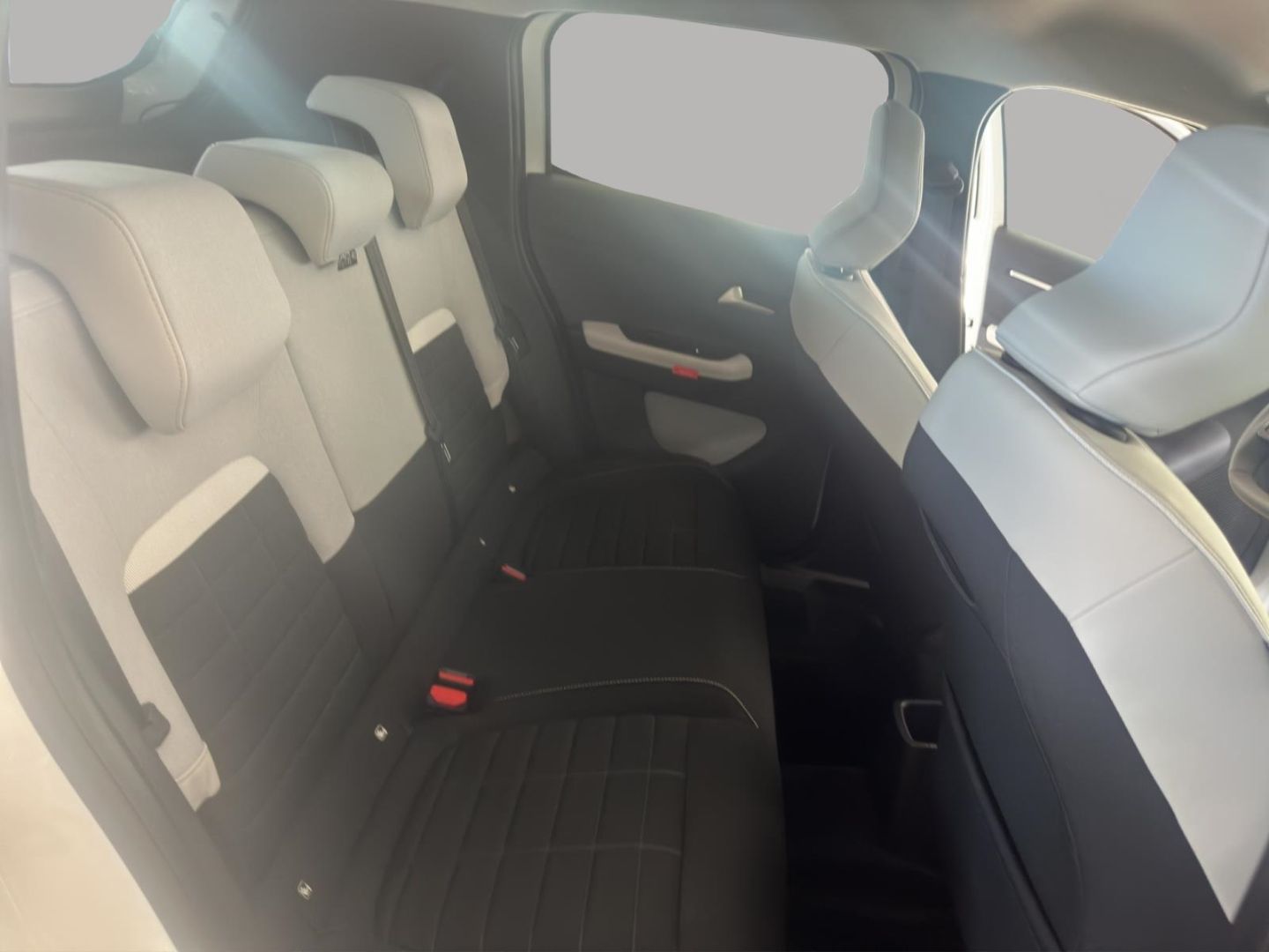 Fahrzeugabbildung Citroën C3 Turbo 100 MAX HUD Navi Soundsystem LED Apple