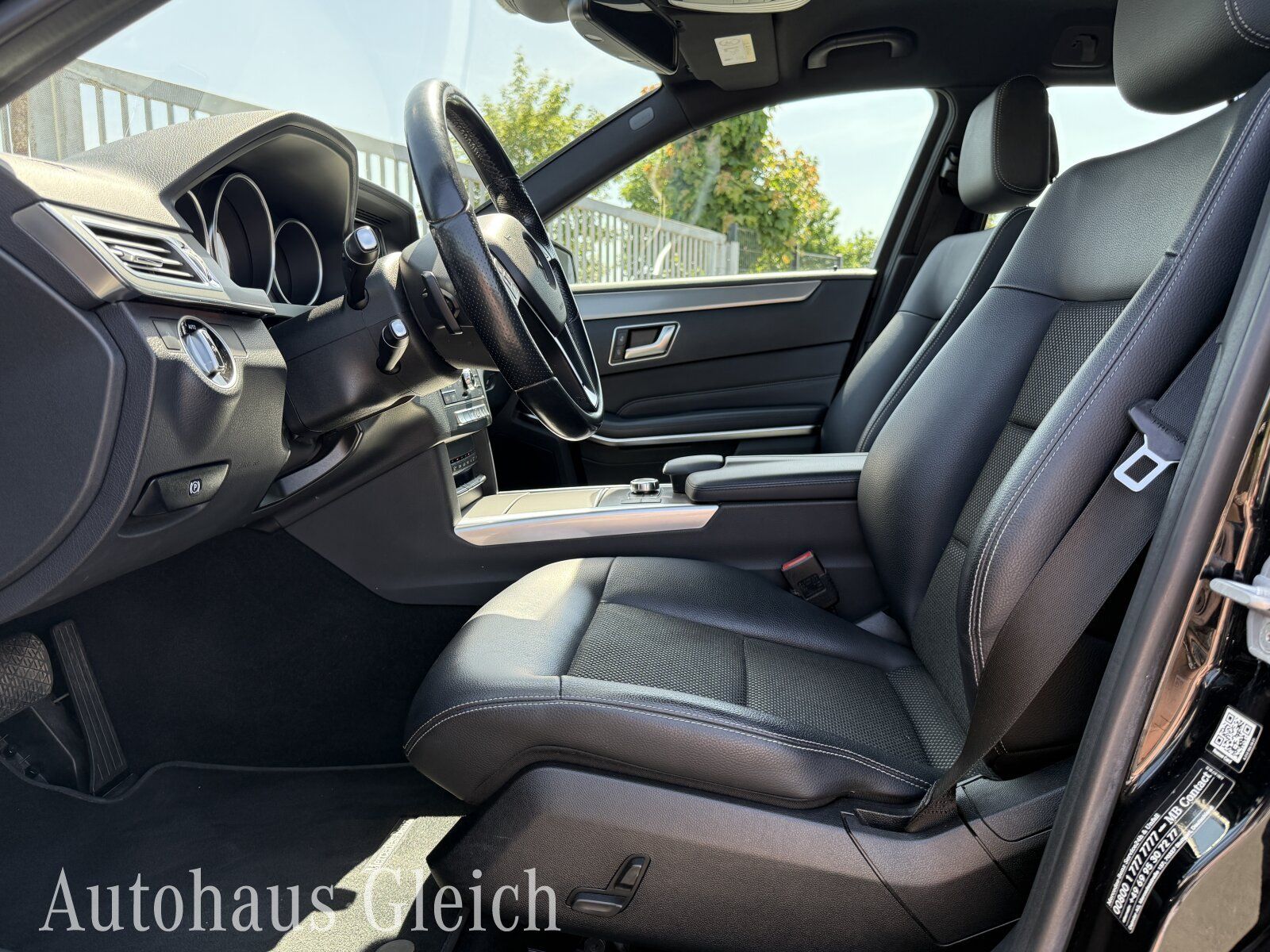 Fahrzeugabbildung Mercedes-Benz E 200 T Avantgarde Comand/AHK/RückfahrkamaraFIS