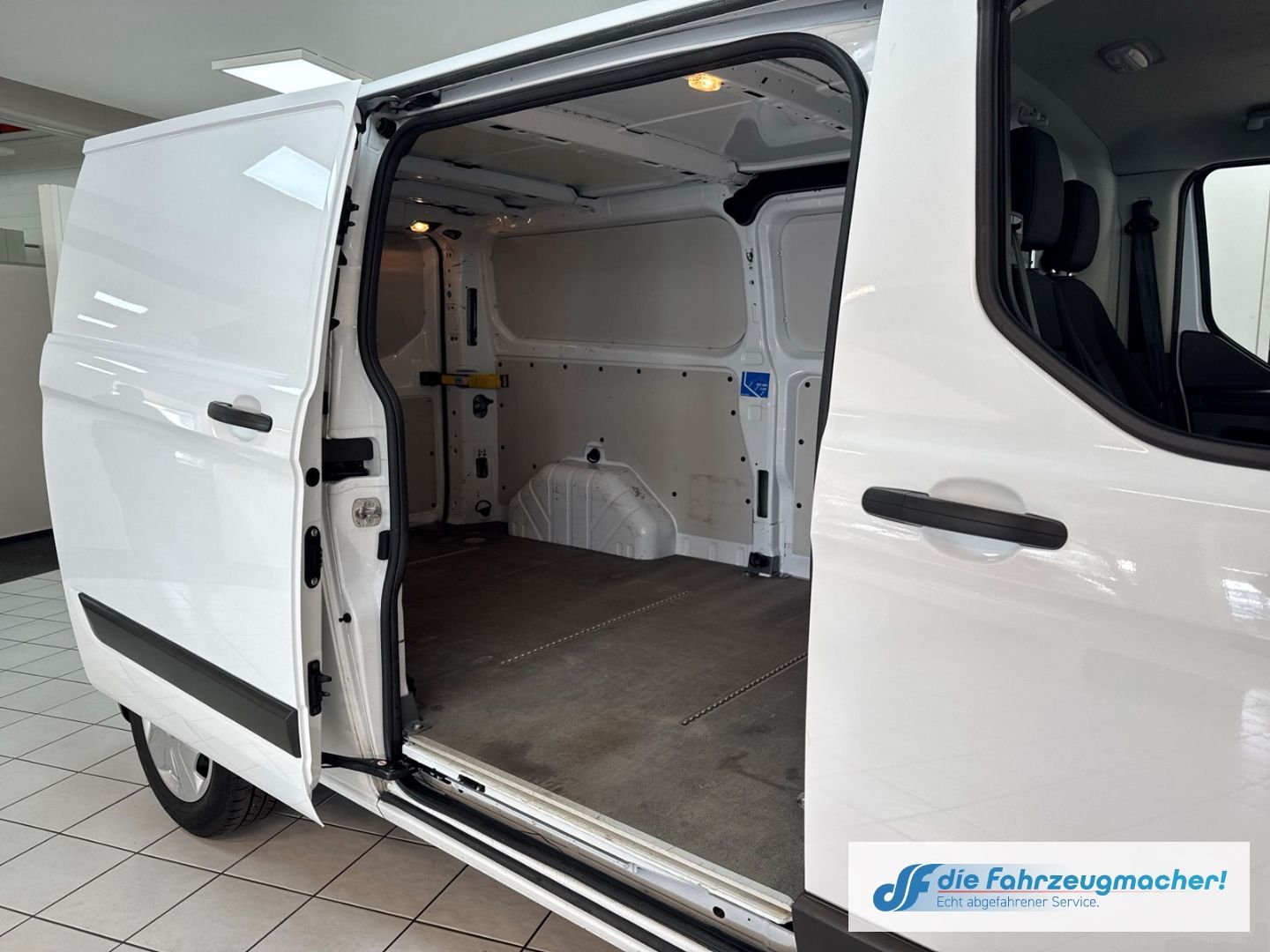 Fahrzeugabbildung Ford Transit Custom Kasten 320 L2 Trend DAB Notbremsa