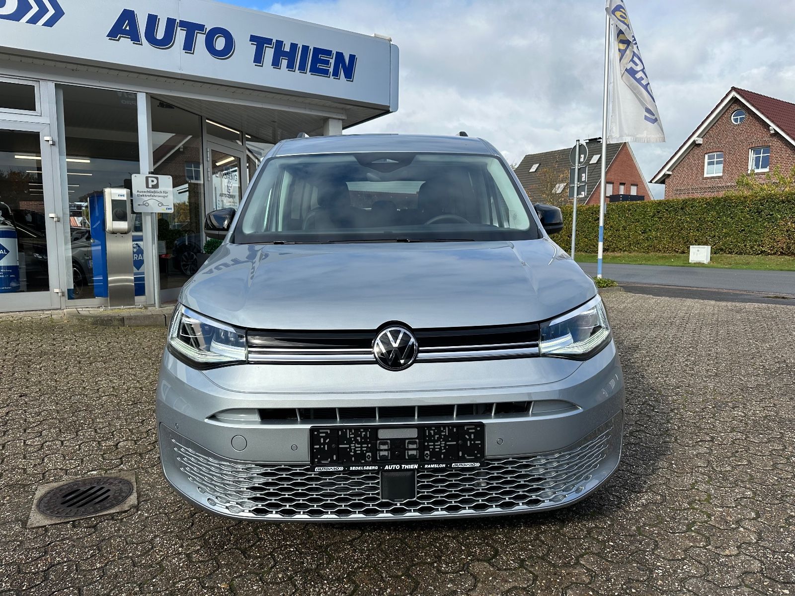 Fahrzeugabbildung Volkswagen Caddy Maxi 1.5 TSI Style DSG Navi/AHK/ACC/LED