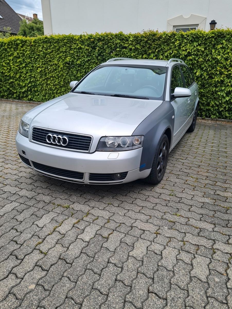 Audi A4 2004 — вигляд ззаду