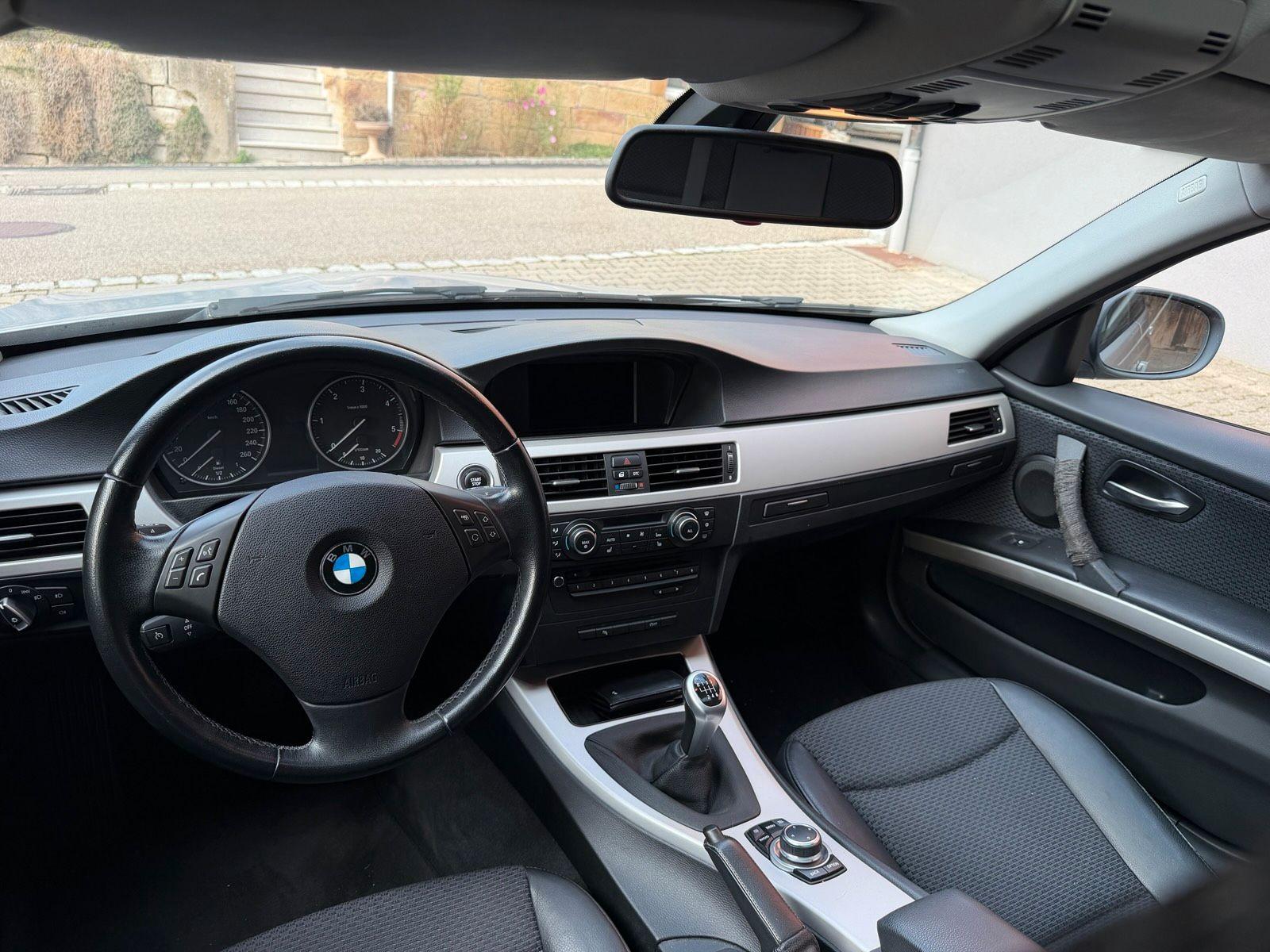 BMW 318 2010 — photo 5