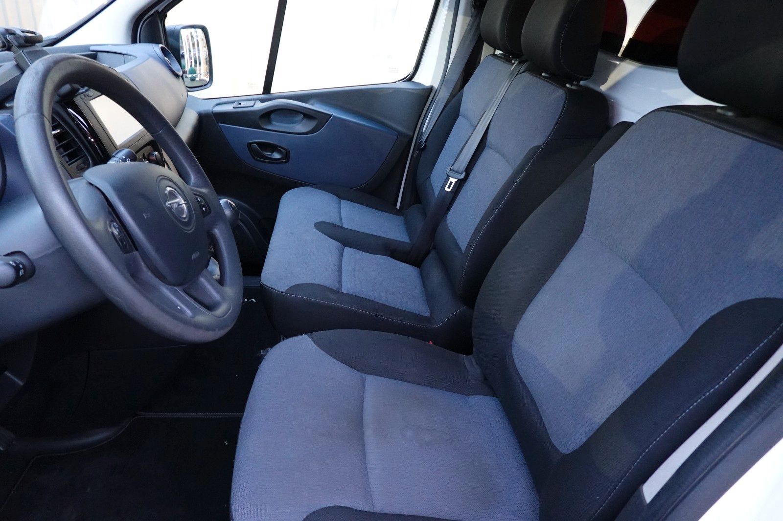 Fahrzeugabbildung Opel Vivaro B Kasten1H1  2,9t mit Regalsystem