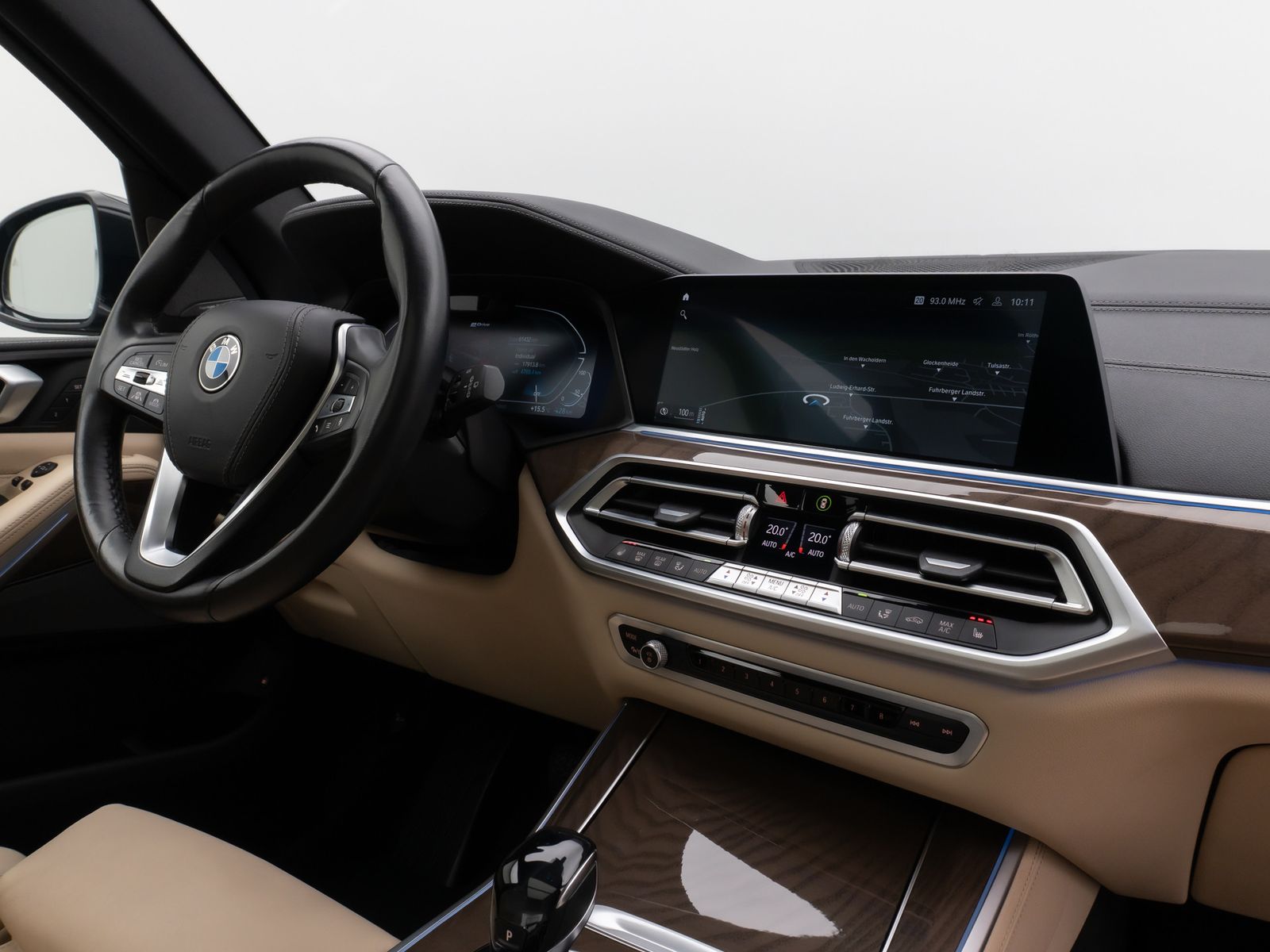 Fahrzeugabbildung BMW X5 xD45e XLine Panorama DAB H/K SoftCL AHK Sport