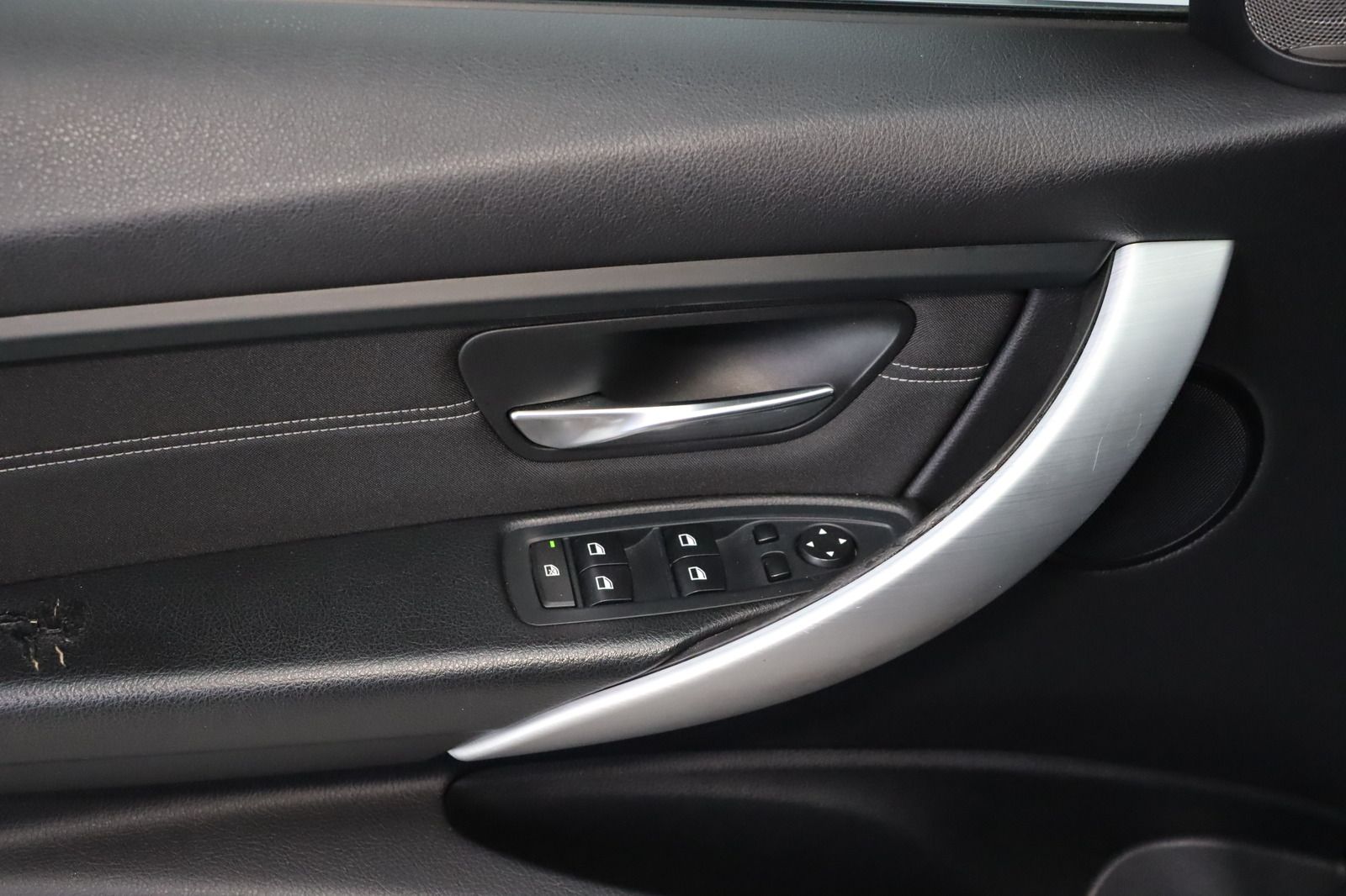 Fahrzeugabbildung BMW 330 d Touring  xDrive Sport Line