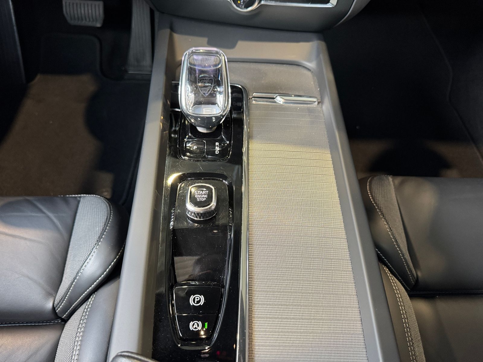 Fahrzeugabbildung Volvo S60 Lim. Plus Dark PANO 360° H/K LED
