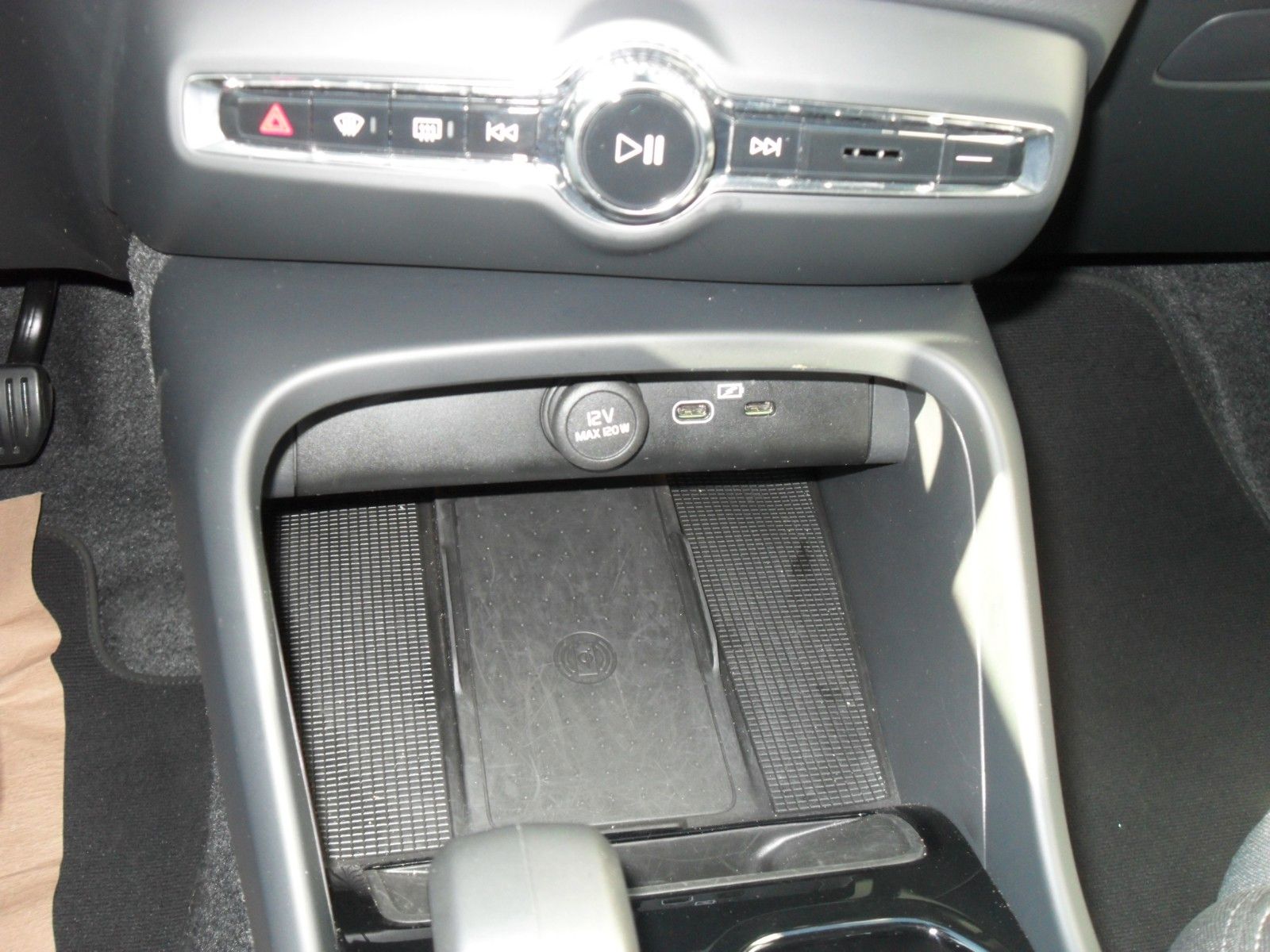 Fahrzeugabbildung Volvo XC 40 B3 Plus Black Edition | 360° | Panor.