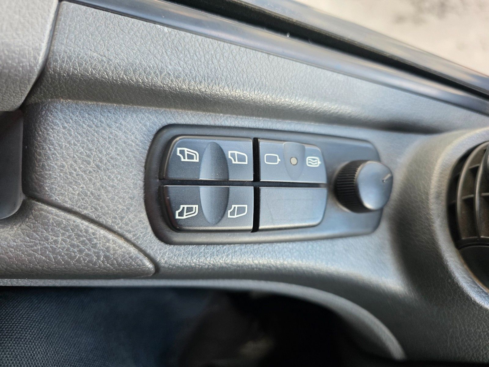 Fahrzeugabbildung Mercedes-Benz Atego 1018 A 4x4 Pritsche Plane mehrfach vorh.