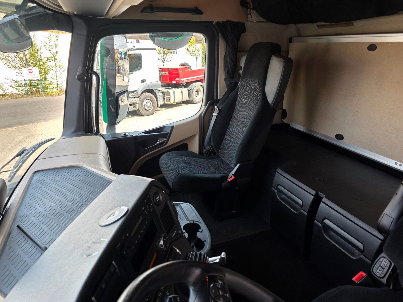 Fahrzeugabbildung Mercedes-Benz Actros 1851 LSnRL Hubsattelplatte Retarder