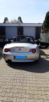 BMW Z4 2.2i - - silberne BMW Z-Reihe