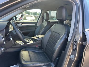 Alfa-Romeo Stelvio - 8