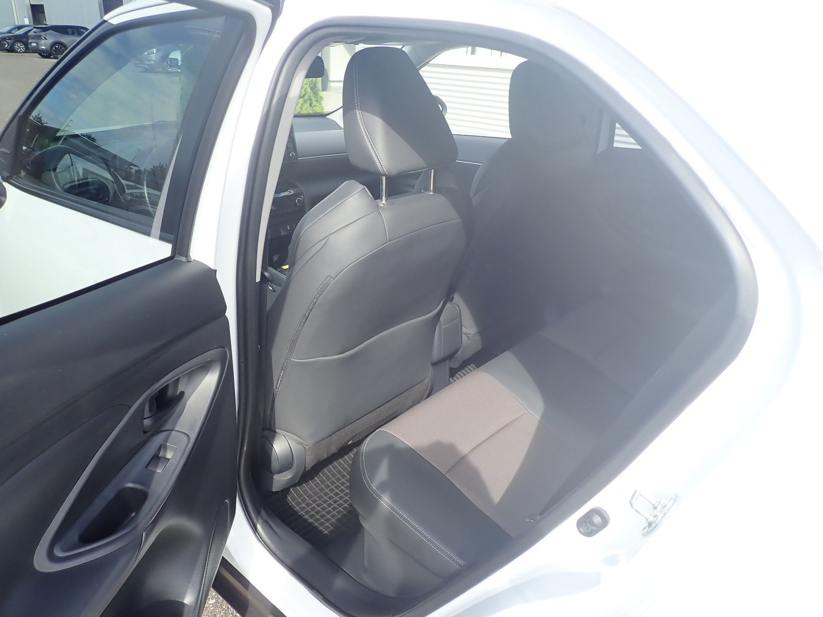 Fahrzeugabbildung Toyota Yaris Cross 1.5 Hybrid Elegant 4X2