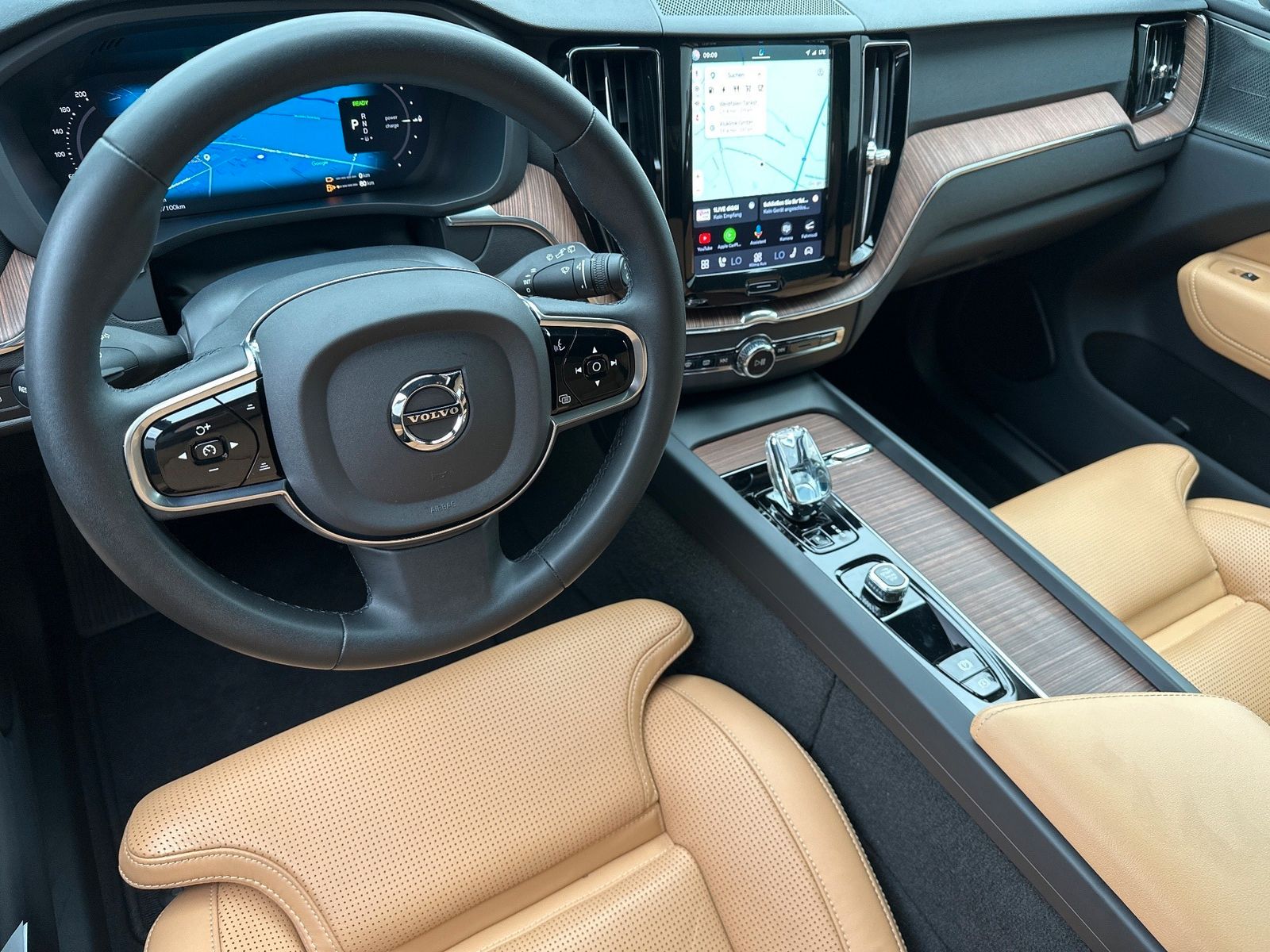 Fahrzeugabbildung Volvo XC60 T6 AWD Recharge Plus Bright NAV+LED+PANO